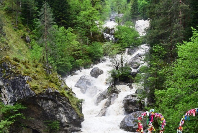 молочный водопад абхазия