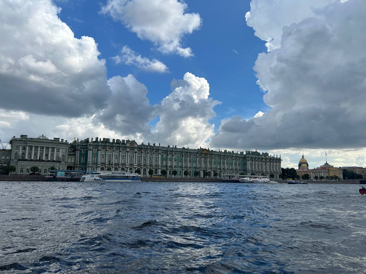 водные прогулки в Санкт-Петербуге